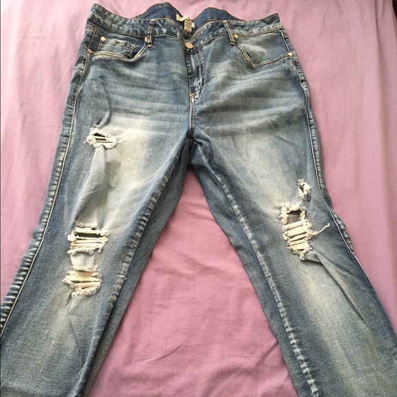 Refuge light-wash ripped boyfriend jeans