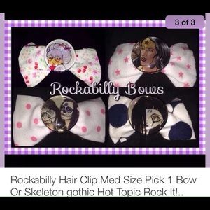 Gothic medium hair clips 1 bow clips
