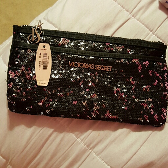 Nwt vS clutch pouch