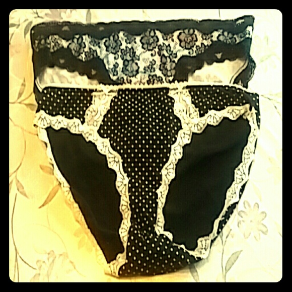 2 under wire bras and panties bundle.