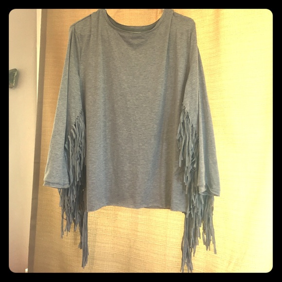 Adorable grey fringe shirt👌🏻