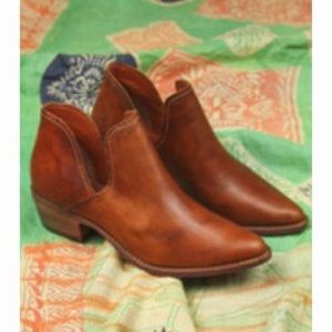 Steve Madden 'Austin' cutout leather bootie-Cognac