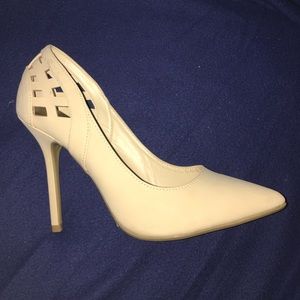 Nude Pumps 👠👠👠 *Size 8 fits like a 7*