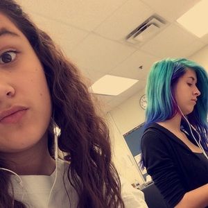 Meet your Posher, Renza