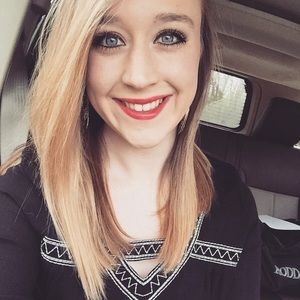 Meet your Posher, Emilee