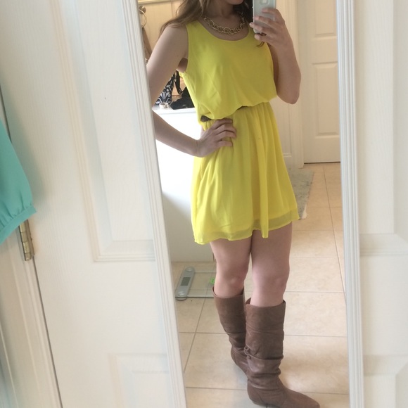 NWOT! Yellow bow-back dress