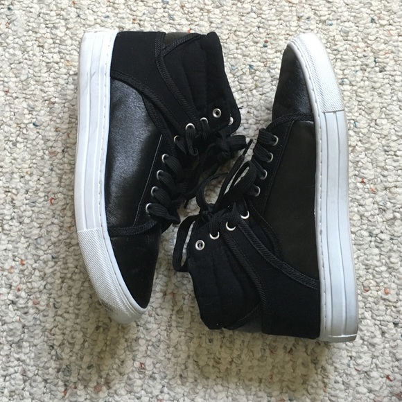 LAST CHANCE black sneakers