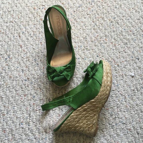 LAST CHANCE moda spana bow wedges!