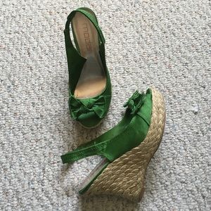 LAST CHANCE moda spana bow wedges!