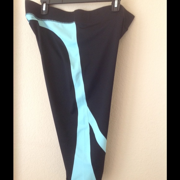 Ladies performance yoga capris