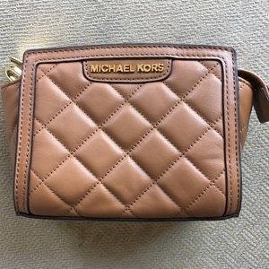 Michael Kors mini messenger