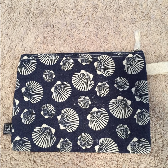 Fun zip pouch