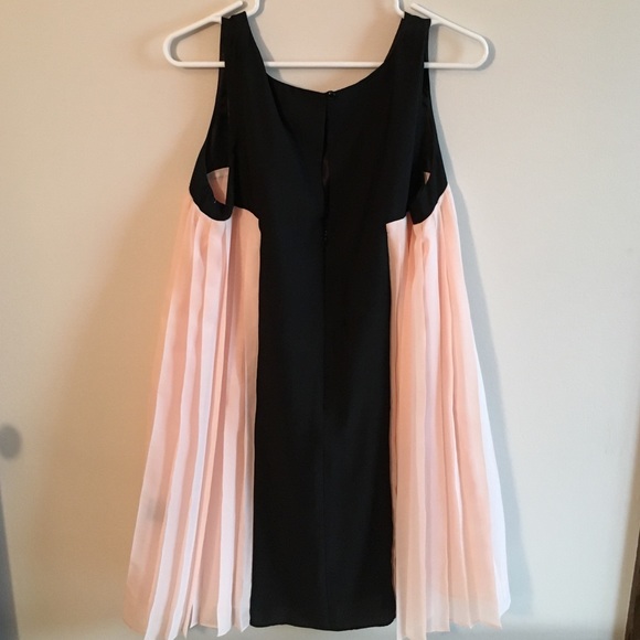 Pink ruffle black dress - Picture 2 of 3