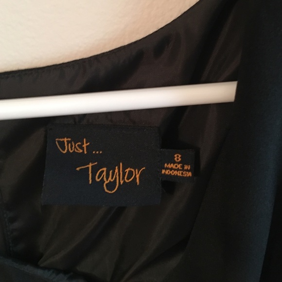 Pink ruffle black dress - Picture 3 of 3