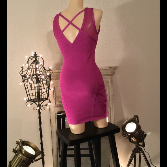 FUSCIA BODY-CON BANDAGE STYLE COCKTAIL DRESS - Picture 4 of 6