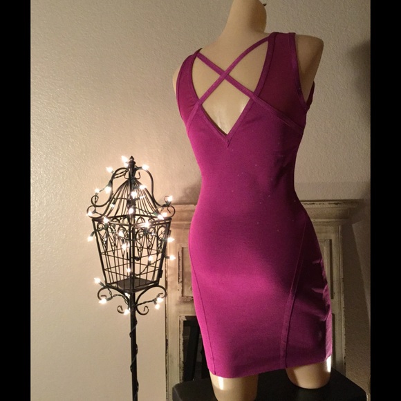 FUSCIA BODY-CON BANDAGE STYLE COCKTAIL DRESS - Picture 5 of 6
