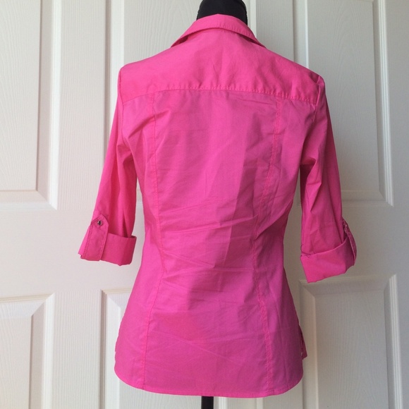 BRAND NEW BUTTONED-DOWN BLOUSE. - Picture 2 of 3