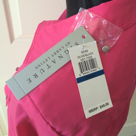 BRAND NEW BUTTONED-DOWN BLOUSE. - Picture 3 of 3