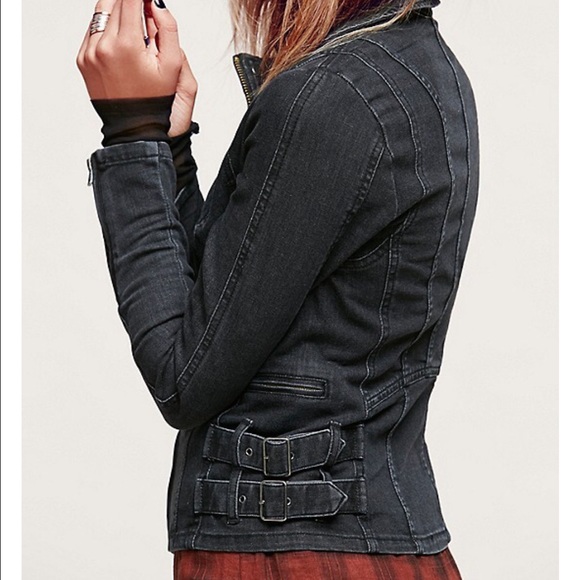 💥SOLD💥Free People Denim Blazer - Picture 2 of 4