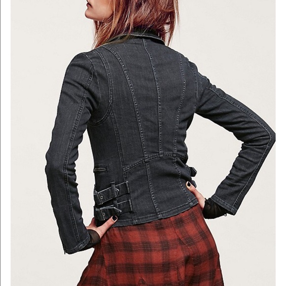 💥SOLD💥Free People Denim Blazer - Picture 3 of 4