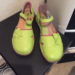 Born Mary Jane flat shoes sz 8.5m lime -pink