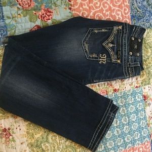 Size 32 regular miss me jeans. Easy boot cut.