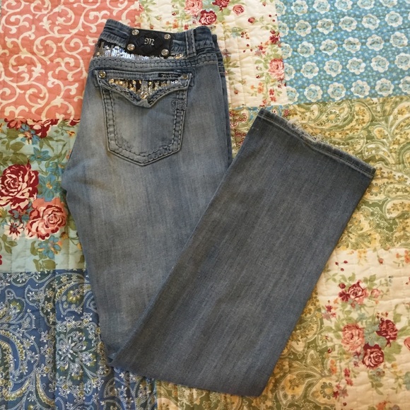 Light wash sequined miss me jeans. Size 32