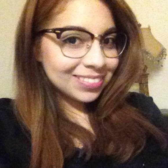 Meet your Posher, Desiree