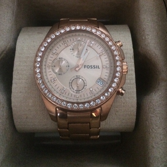 NWOT! Beautiful rose gold fossil watch