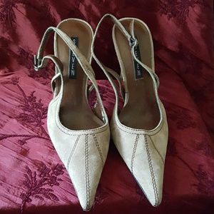 STEVE MADDEN SIZE 8 POINT TOE SUEDE HEELS