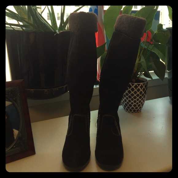 Suede boots