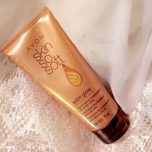 AVON SKINSOSOFT SATIN GLOW