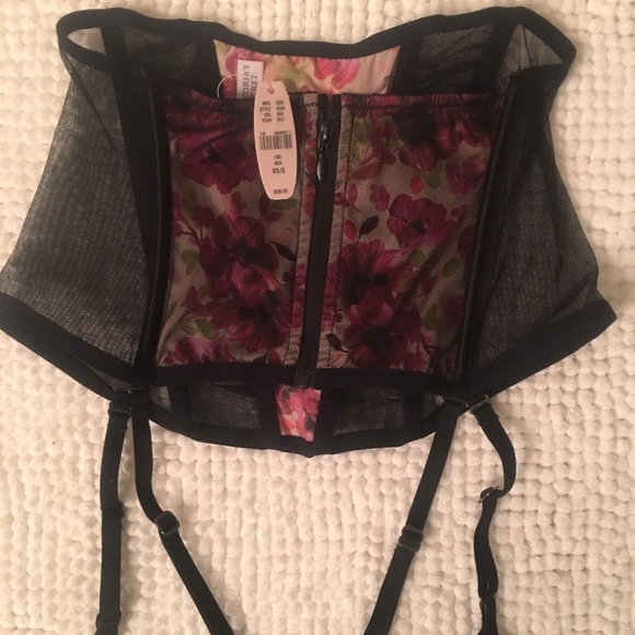 Victoria's Secret Garter Belt NWT