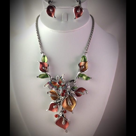 Floral Necklace Set