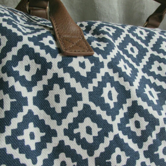 "City Traveler" Weekend Bag - Picture 3 of 4