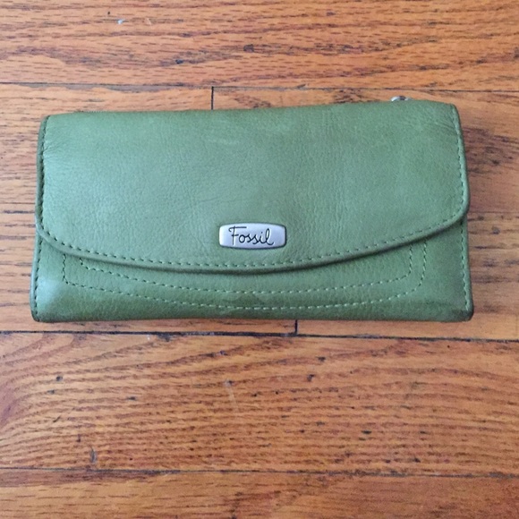 Fossil green leather trifold clutch wallet