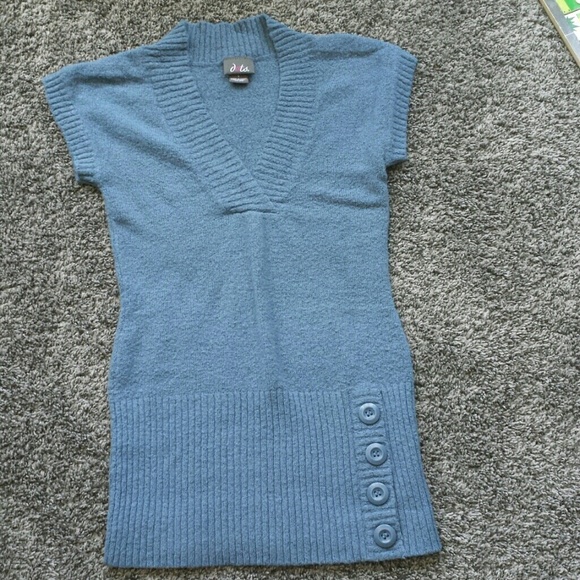 Blue short sleeve tunic sweater