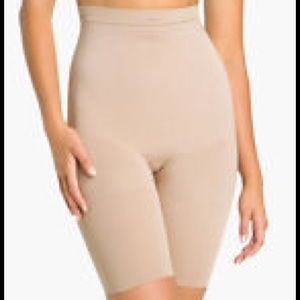 NWOT Spanx Slim Cognito Mid-Thigh Bodysuit