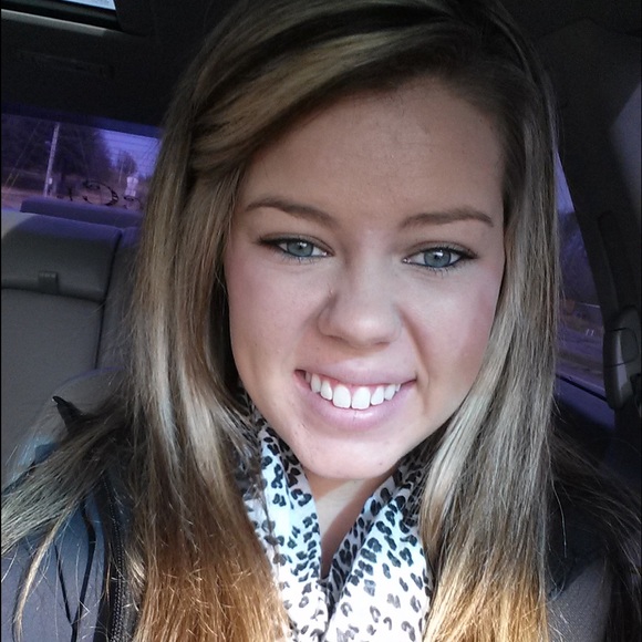 Meet your Posher, Cassie - Picture 1 of 1