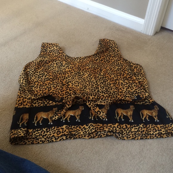 Size M or larger Small Animal Print top - Picture 3 of 4