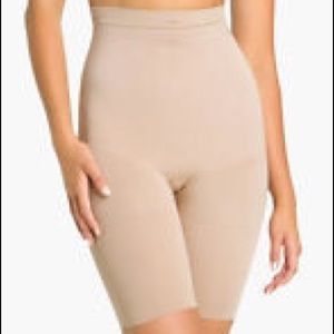 NWOT Spanx Slim Cognito Mid-Thigh Bodysuit