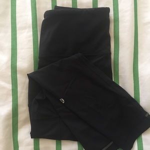 Lululemon black luxtreme 6 rare tights! So comfy