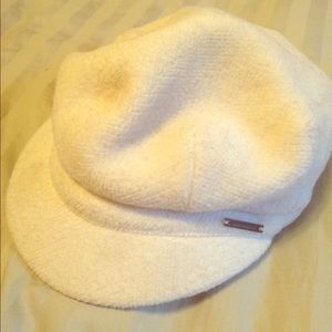 Cream wool Burberry newsboy hat with visor