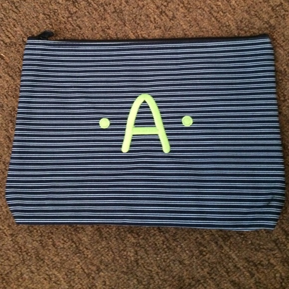 Small zipper bag with green A