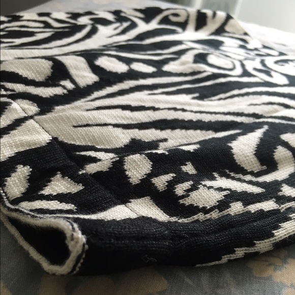 Printed Bodycon Skirt - Picture 2 of 3