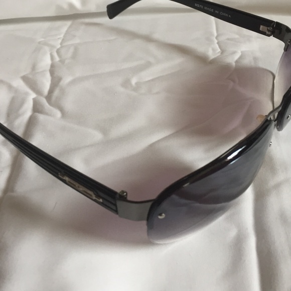 Jet black sunglasses - Picture 2 of 3