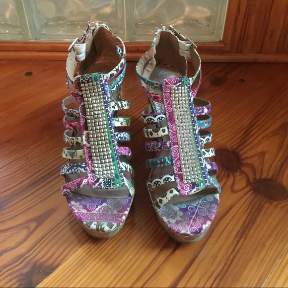 PRICED TO SELL Mudd Sandals
