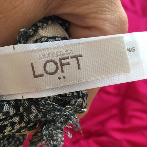 NWOT Ann Taylor LOFT Scarf - Picture 2 of 2