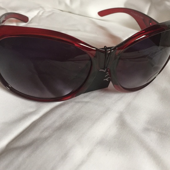 Red and gold sunglasses - Picture 2 of 3