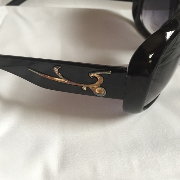 Red and gold sunglasses - Picture 3 of 3